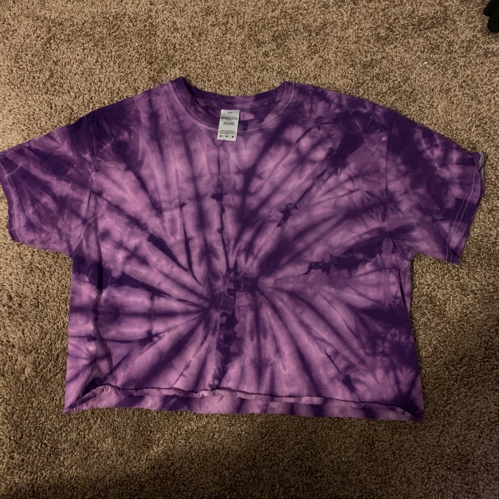 Purple tie die crop tee